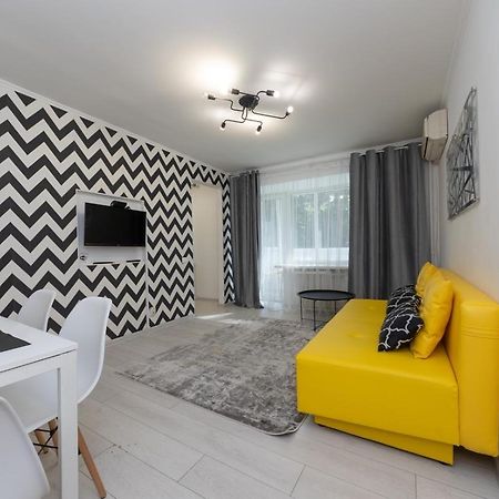 Flat 24 On Lesi Ukrainki 12 With 1 Bedroom Kiev Eksteriør bilde