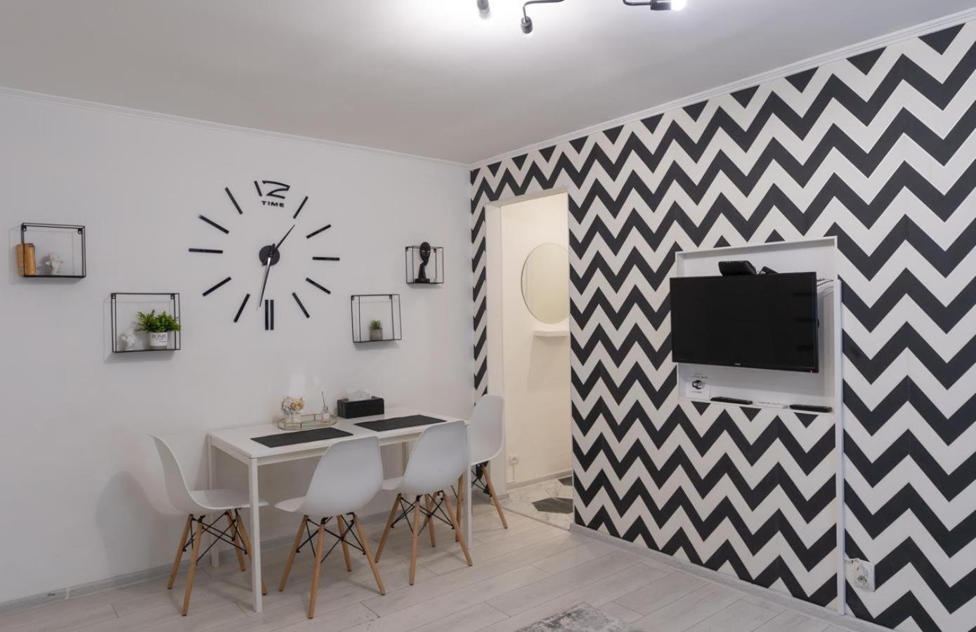 Flat 24 On Lesi Ukrainki 12 With 1 Bedroom Kiev Eksteriør bilde