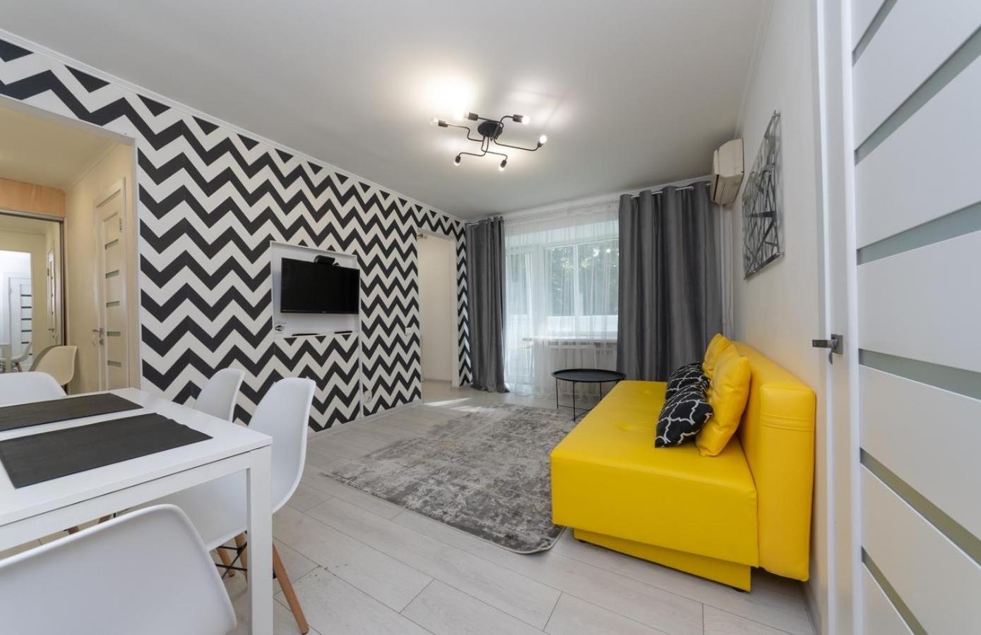 Flat 24 On Lesi Ukrainki 12 With 1 Bedroom Kiev Eksteriør bilde